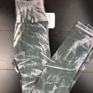 NWT lululemon ebb to street tight  leggings sz 2